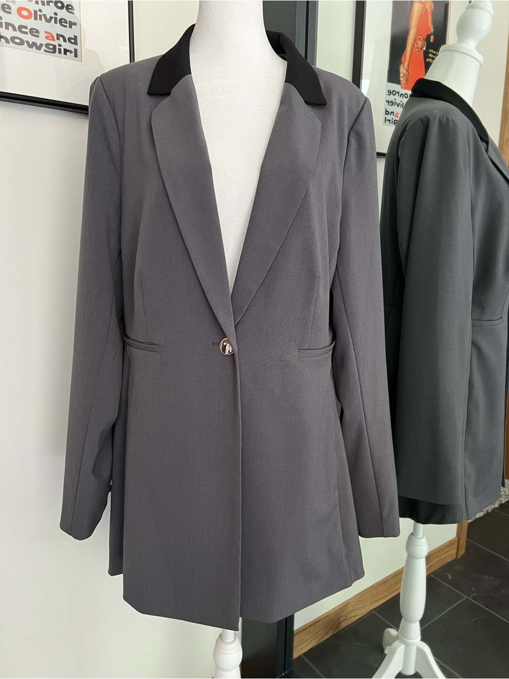 VENUS Gray Blazer with Black Collar - Single-Button Tailored Jacket US 16